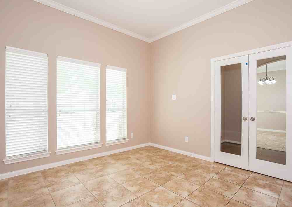 326 Linda Ln - Photo 3 of 18