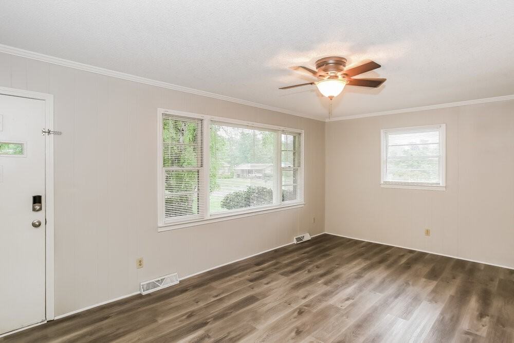 125 Pinevale Dr - Photo 4 of 15