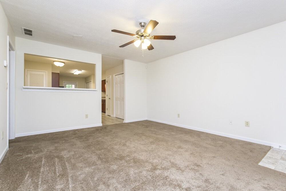 318 Freeport Dr - Photo 3 of 15