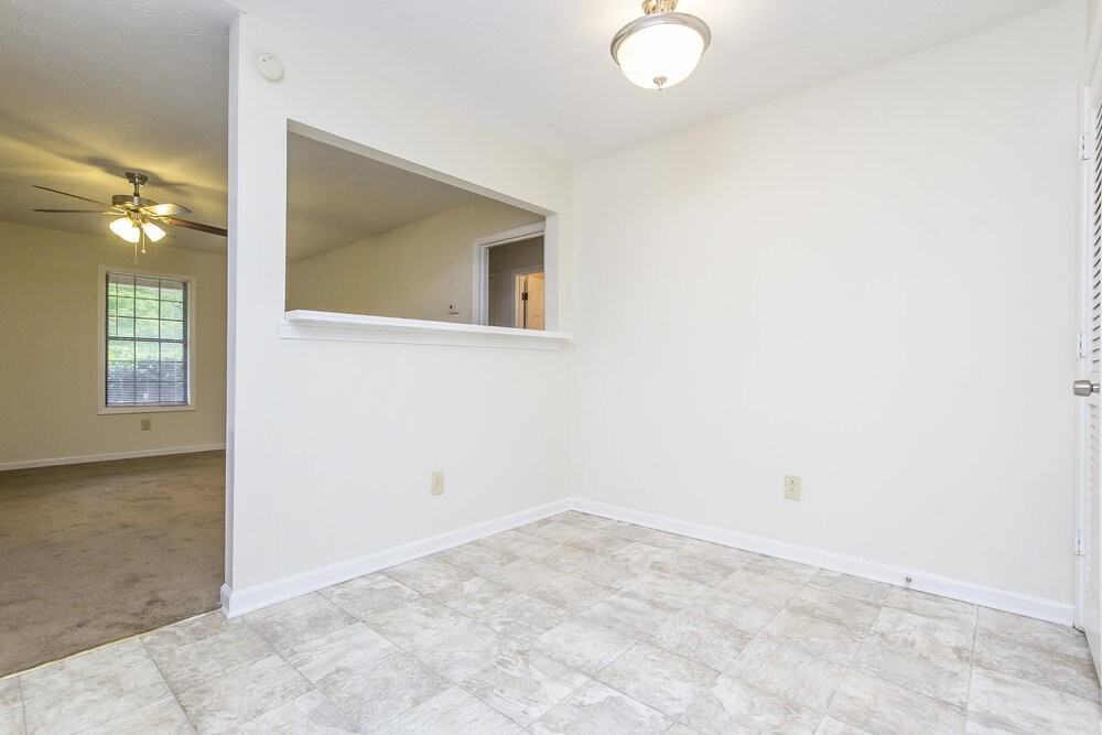 318 Freeport Dr - Photo 4 of 15