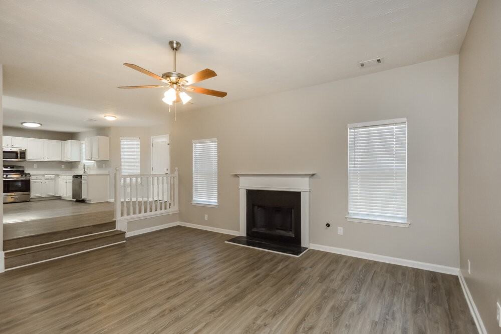 290 Spring Lake Ter - Photo 4 of 17