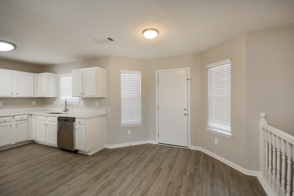 290 Spring Lake Ter - Photo 7 of 17