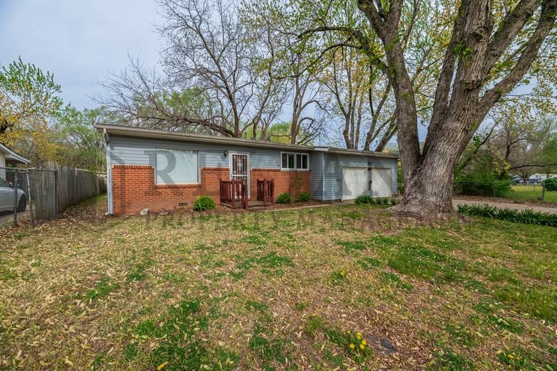 305 Stewart Ave - Photo 2 of 25