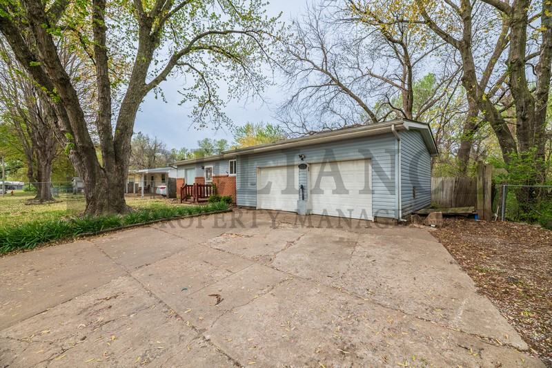 305 Stewart Ave - Photo 3 of 25