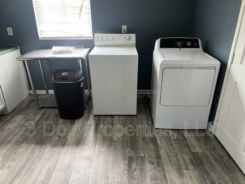 2305 Glass St - Photo 2 of 18