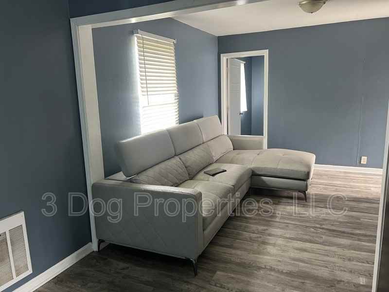 2305 Glass St - Photo 3 of 18