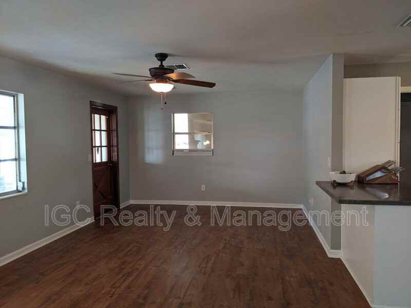 4425 Rosehill Ave - Photo 2 of 24