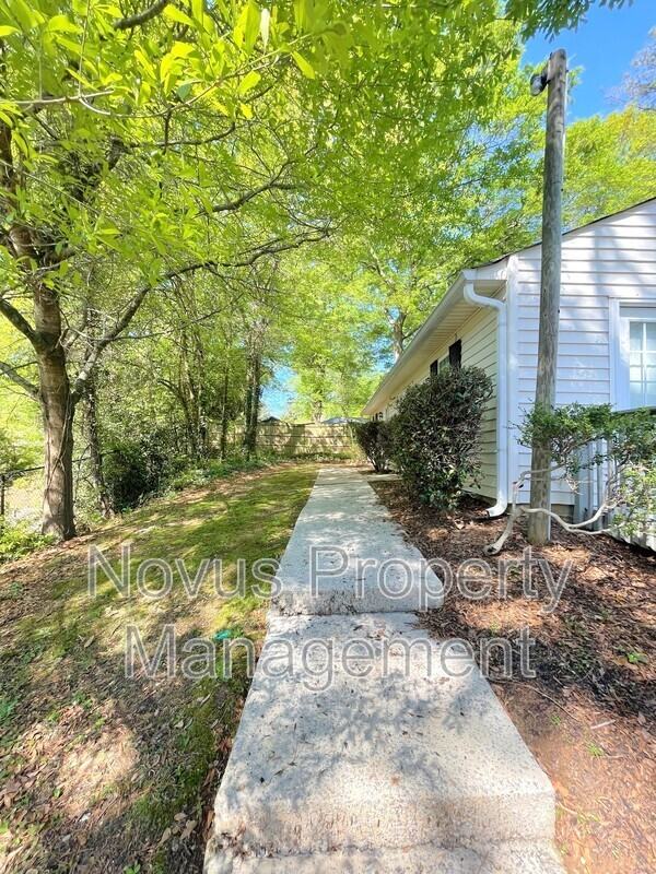 155 Bowen St #8 - Photo 3 of 9