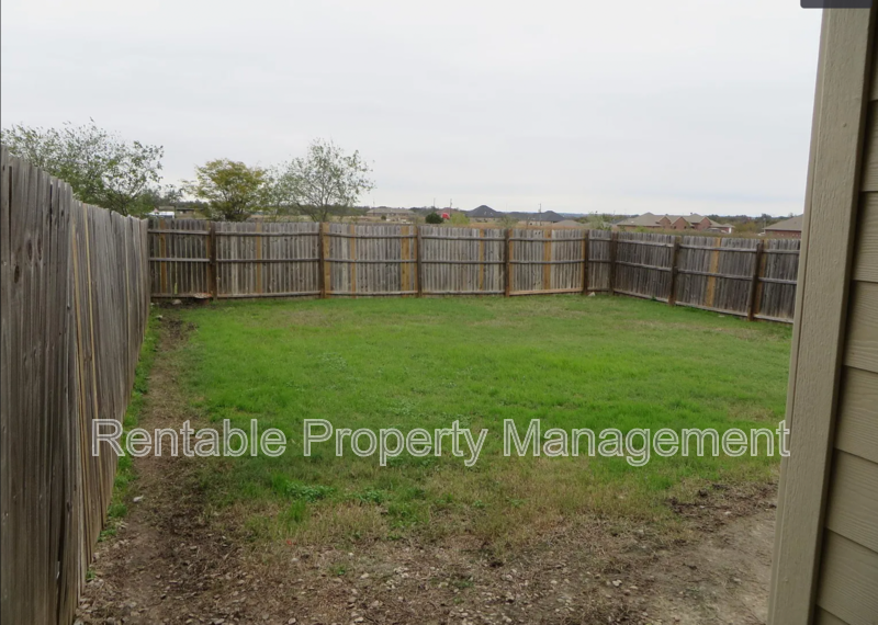 109 Collett Ct - Photo 3 of 9
