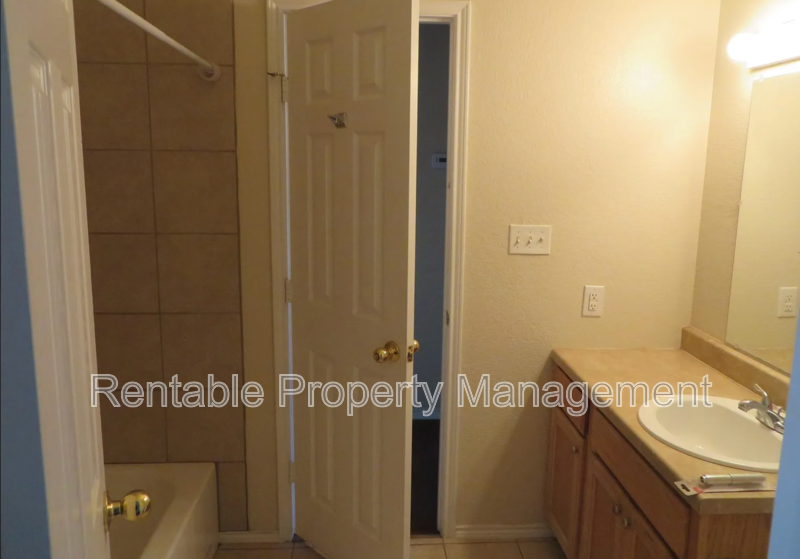 109 Collett Ct - Photo 6 of 9