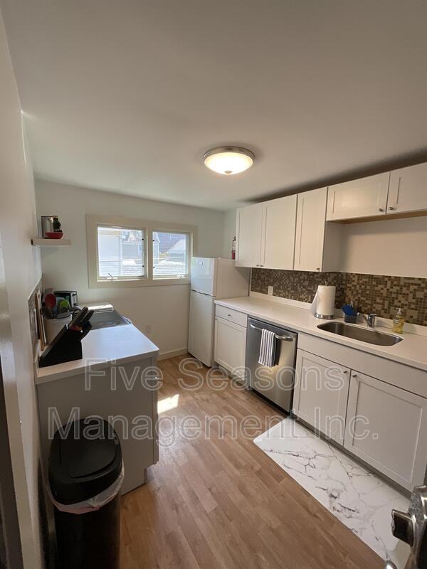 133 Elmwood Ave - Photo 7 of 27