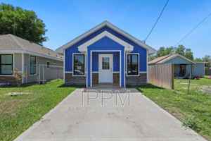 featured image of 620 W Llano Grande St