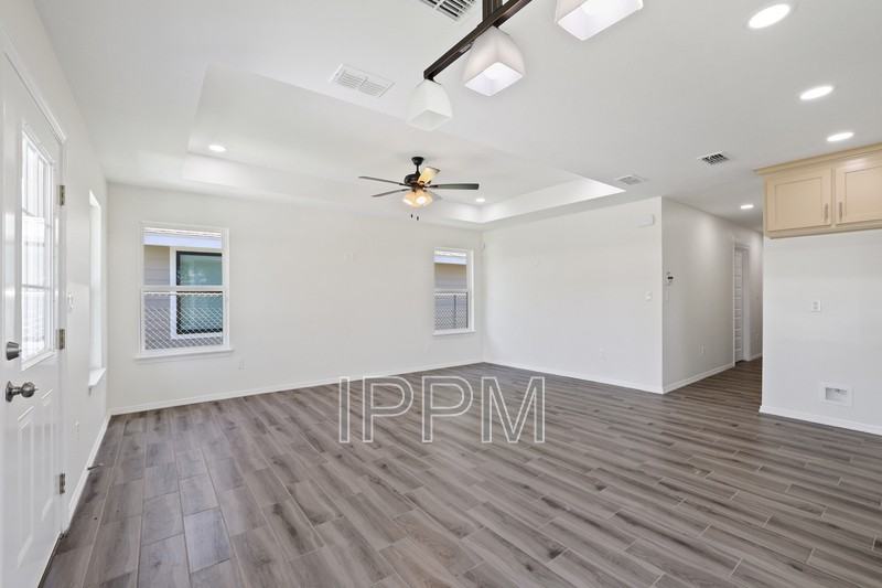 620 W Llano Grande St - Photo 2 of 16
