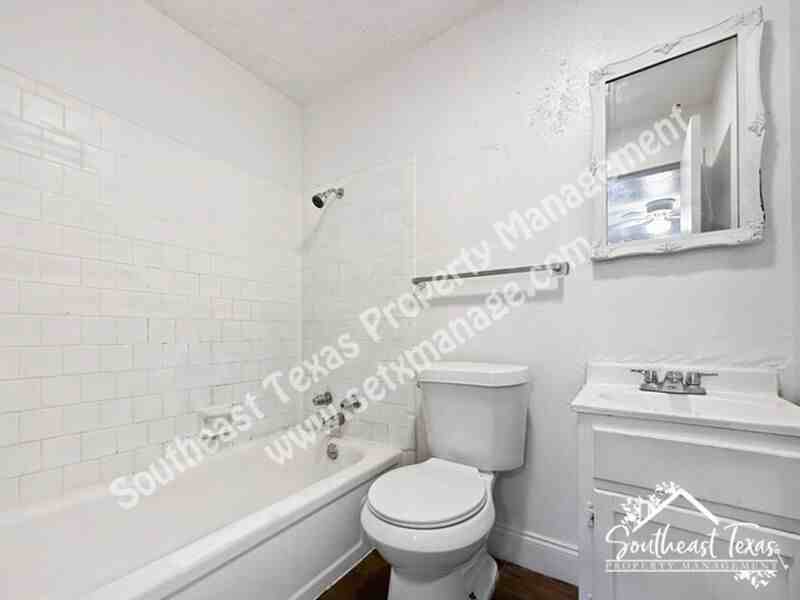 615 Adams St #B - Photo 4 of 5