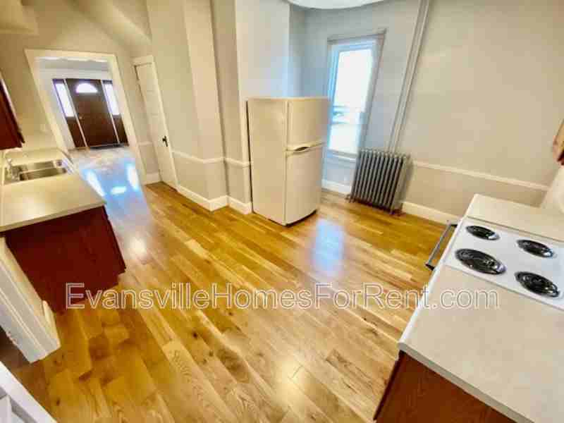 1204 N 1st Ave - Photo 3 of 11