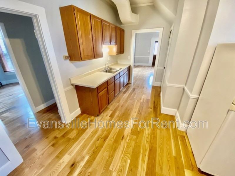 1204 N 1st Ave - Photo 4 of 11