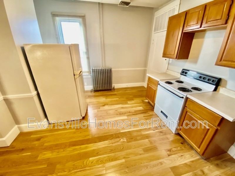 1204 N 1st Ave - Photo 5 of 11