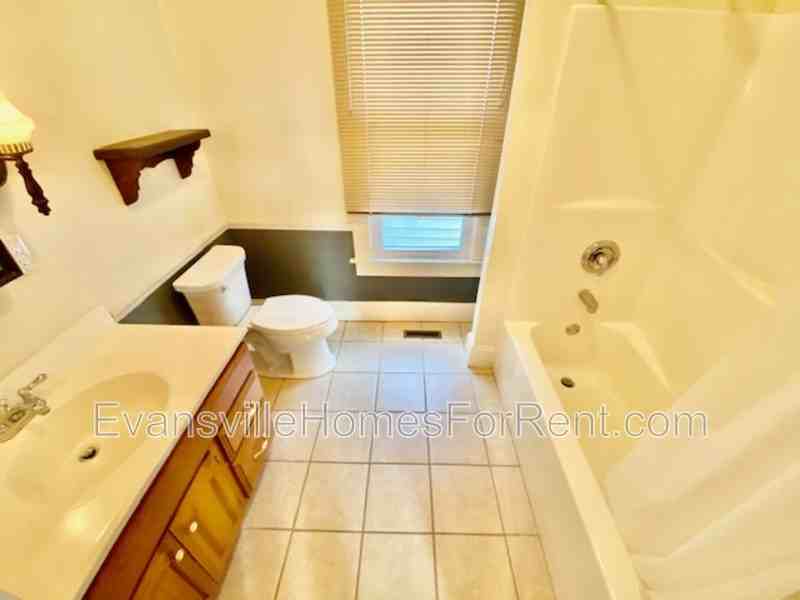 1204 N 1st Ave - Photo 7 of 11