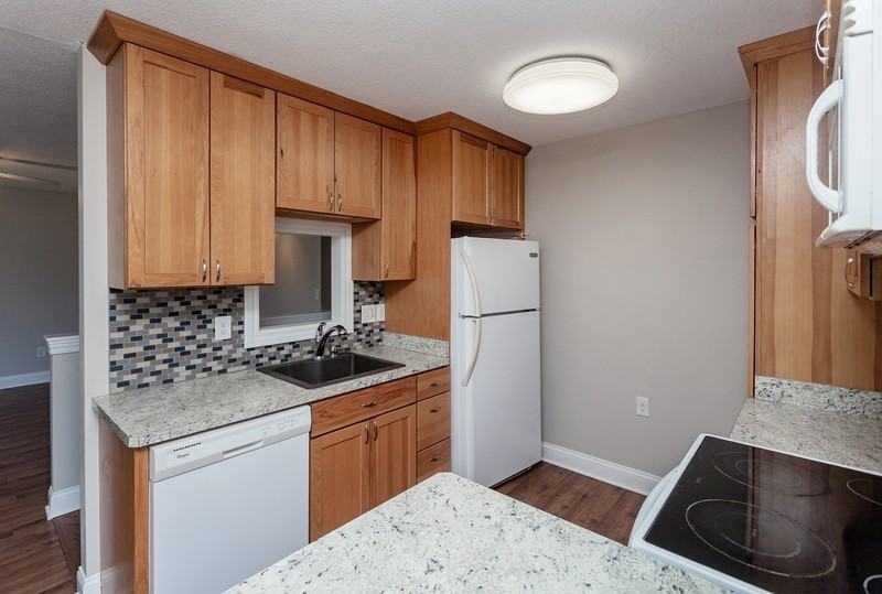 411 Opal Cir - Photo 2 of 16