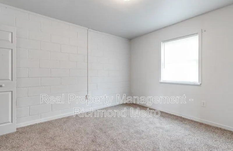 1903 Whitcomb St #5 - Photo 3 of 21