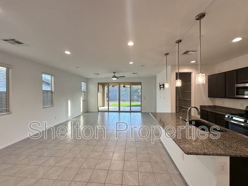 13273 W Crimson Ter - Photo 4 of 28