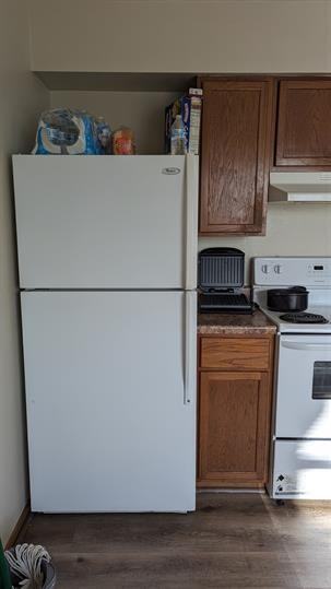 215 Jewel Drive - Photo 4 of 10