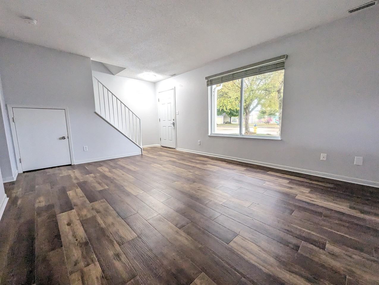 406 East 15th Street - Photo 3 of 50