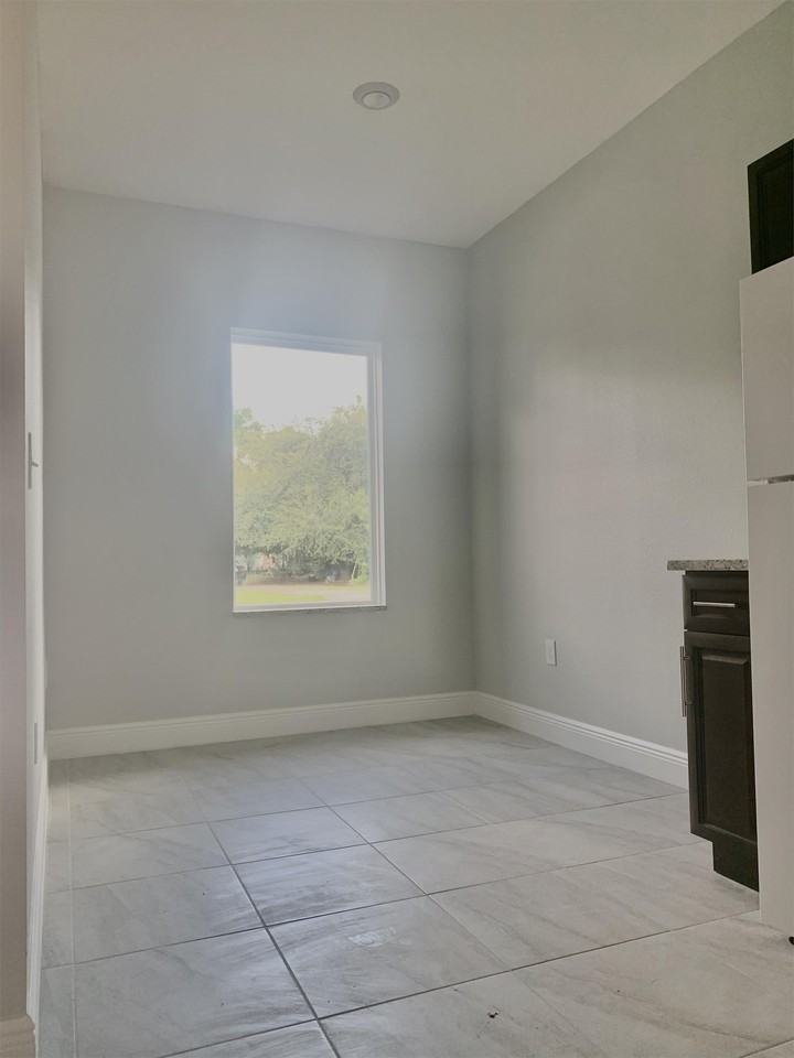 746 Camel Court UNIT A - Photo 6 of 38