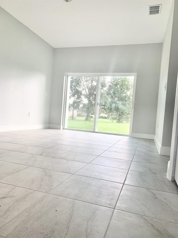746 Camel Court UNIT A - Photo 7 of 38