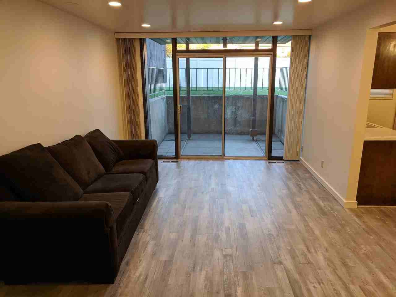 6 Plex - Photo 2 of 15