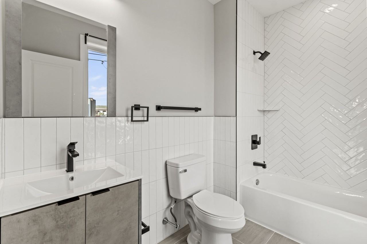 2626 Trenton Avenue - Photo 5 of 50