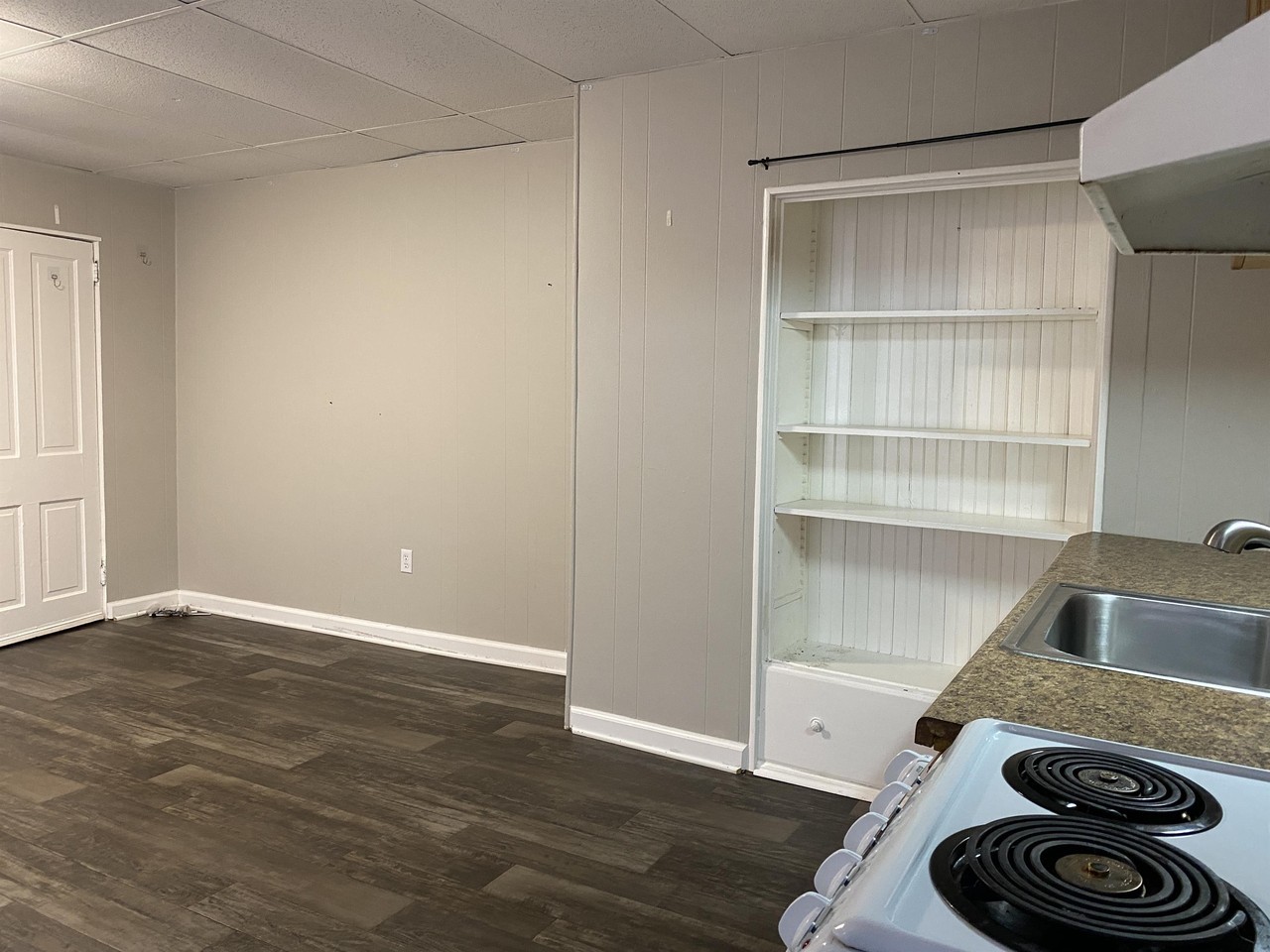 168 East King Street - Photo 2 of 6