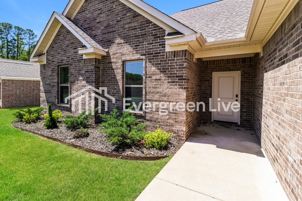 4568 Western Woods Dr - Photo 2 of 15