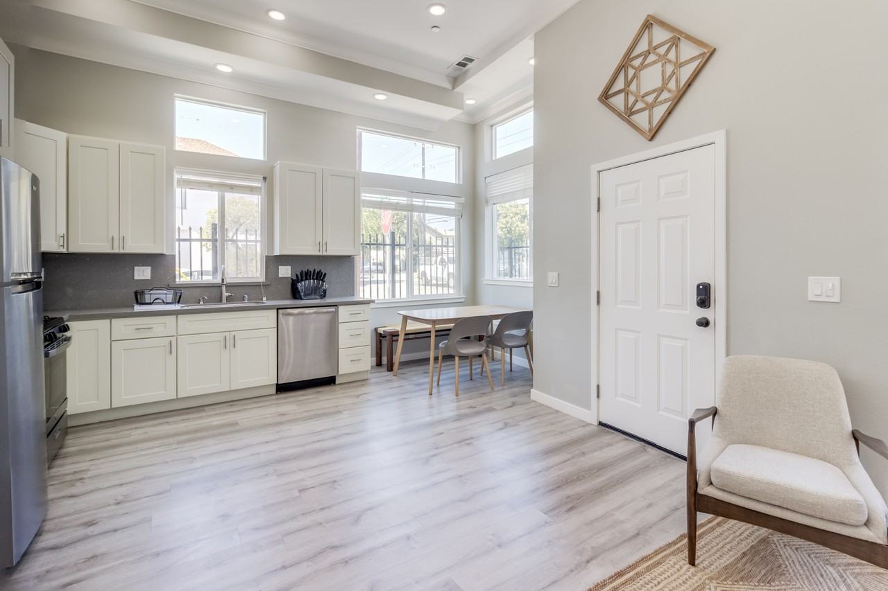 5699 Shattuck Avenue - Photo 6 of 15