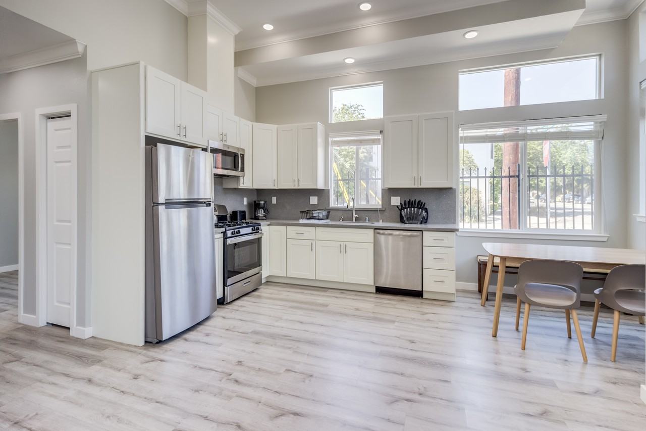 5699 Shattuck Avenue - Photo 7 of 15