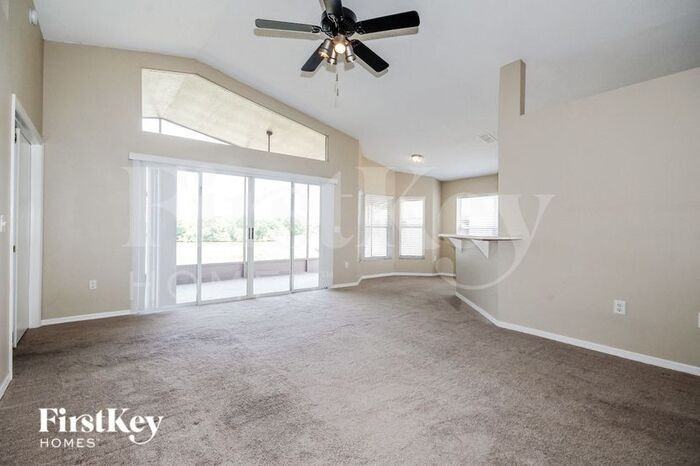 1830 Lakepoint Dr - Photo 2 of 15