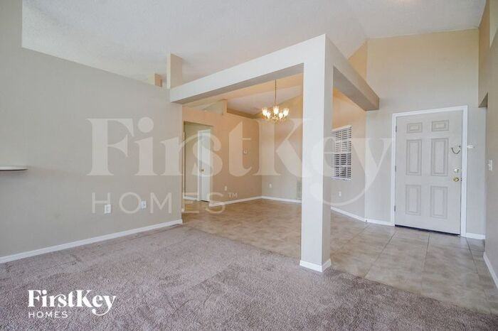 1830 Lakepoint Dr - Photo 3 of 15