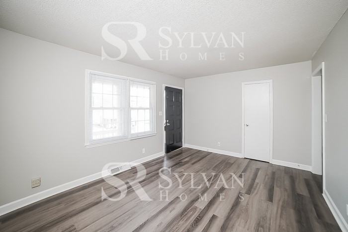 140 E Renee Dr - Photo 2 of 15