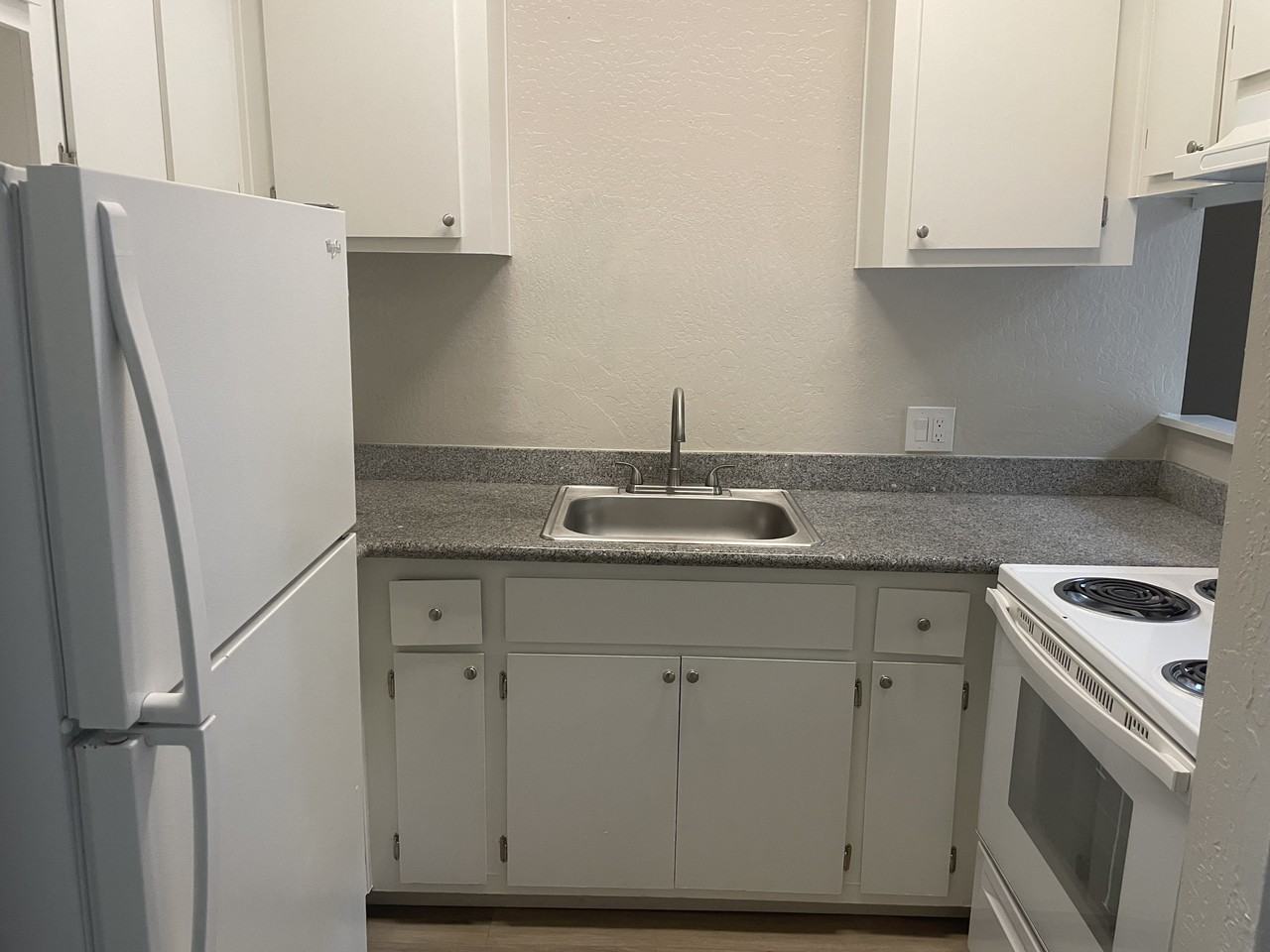1337 N Madison St #21 - Photo 3 of 17