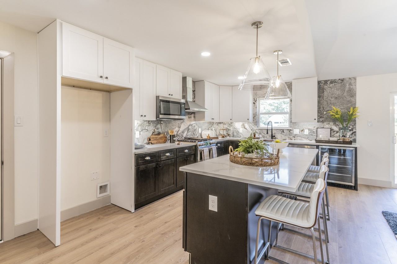 3131 Altman Drive - Photo 5 of 17