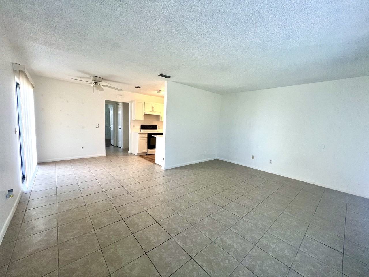 103 Admiral Cir #A - Photo 4 of 18