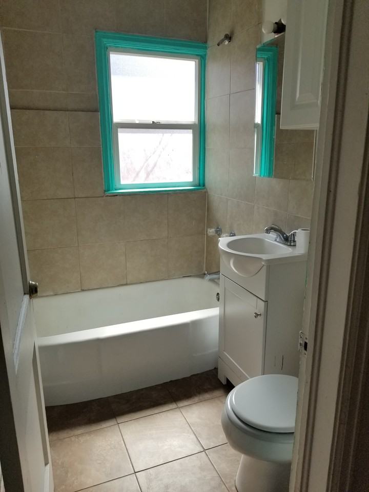 805 E 7th St #NA - Photo 5 of 31