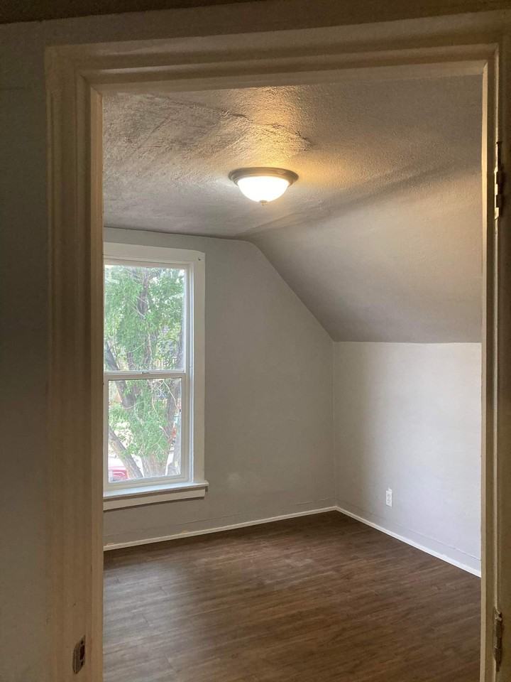 805 E 7th St #NA - Photo 7 of 31