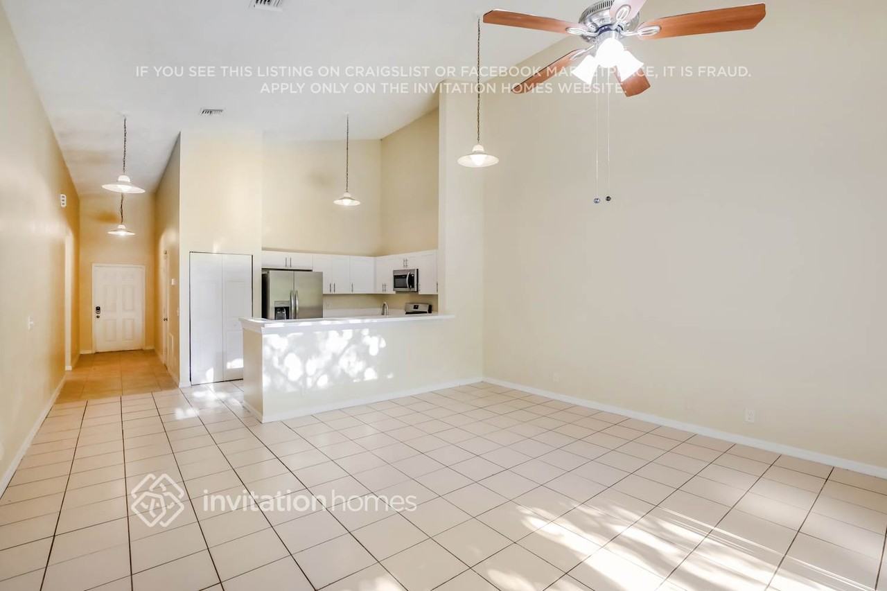 4162 Nw 114th Ave - Photo 4 of 17