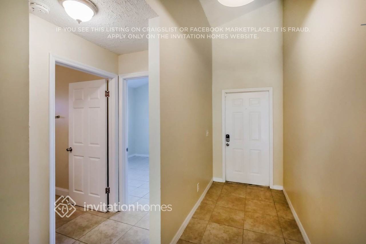 4162 Nw 114th Ave - Photo 3 of 17