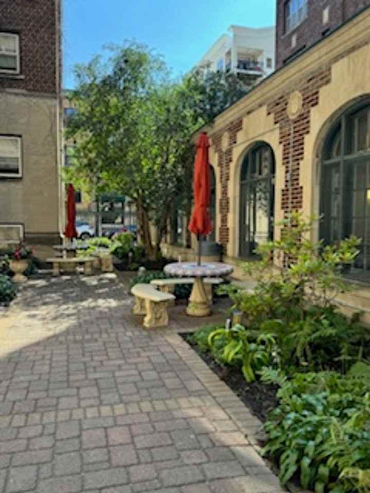 Oak Grove Apartment Hotel - Photo 4 of 11