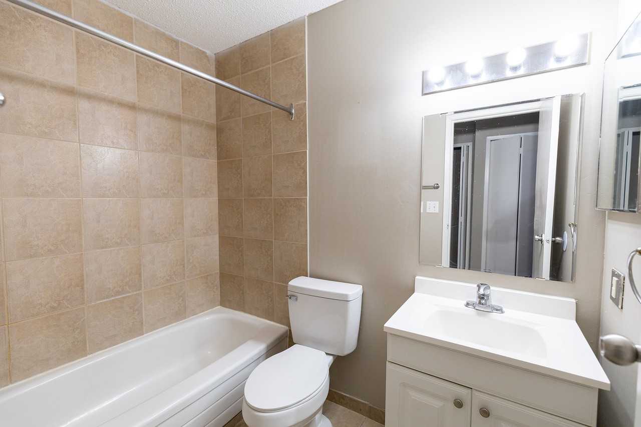 Anna Court Apartments - Photo 6 of 12