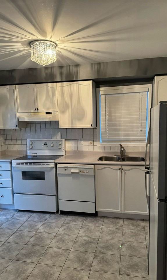 37 Silkwood Crescent - Photo 3 of 11