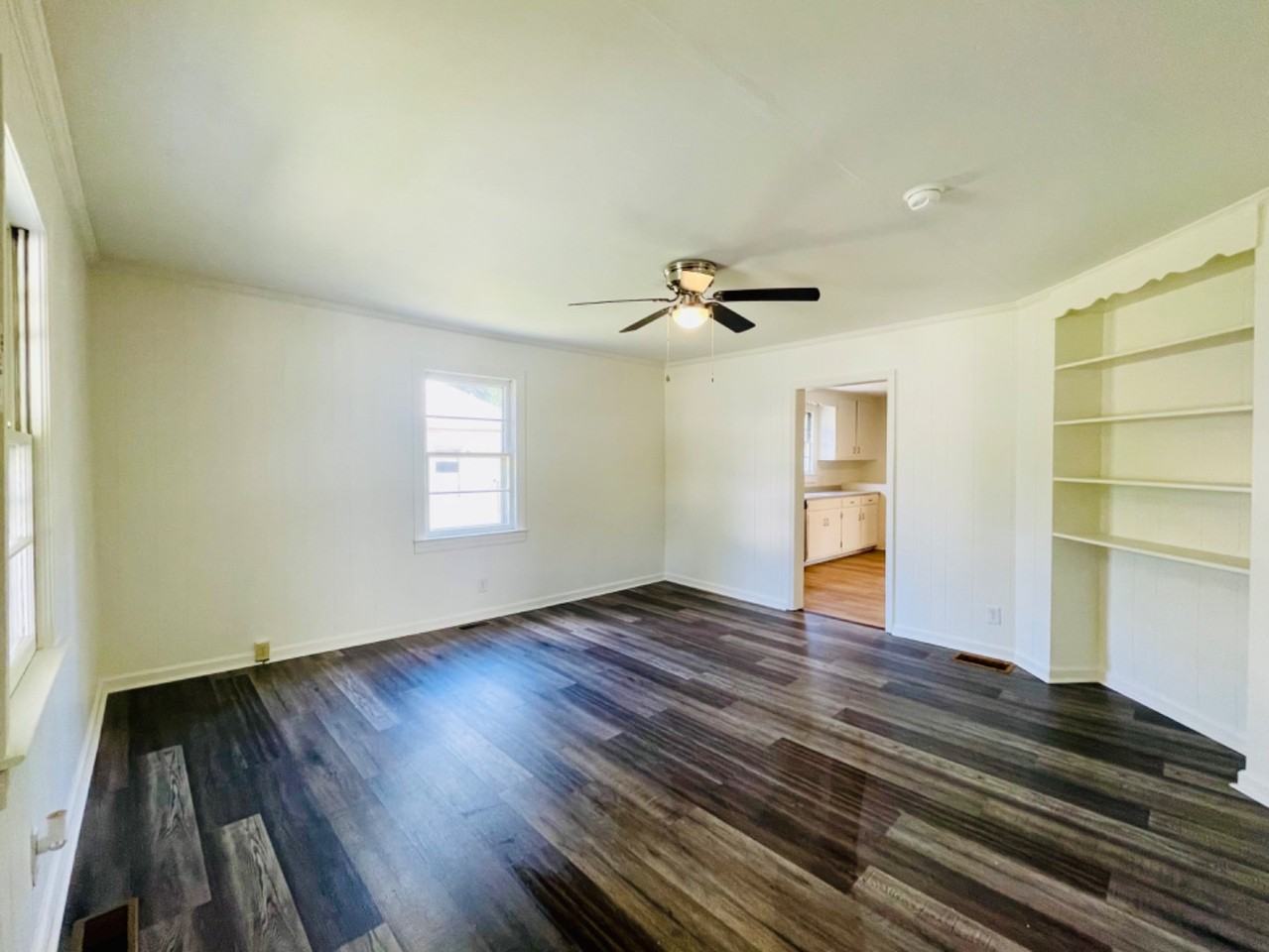 383 Wesley St - Photo 3 of 20