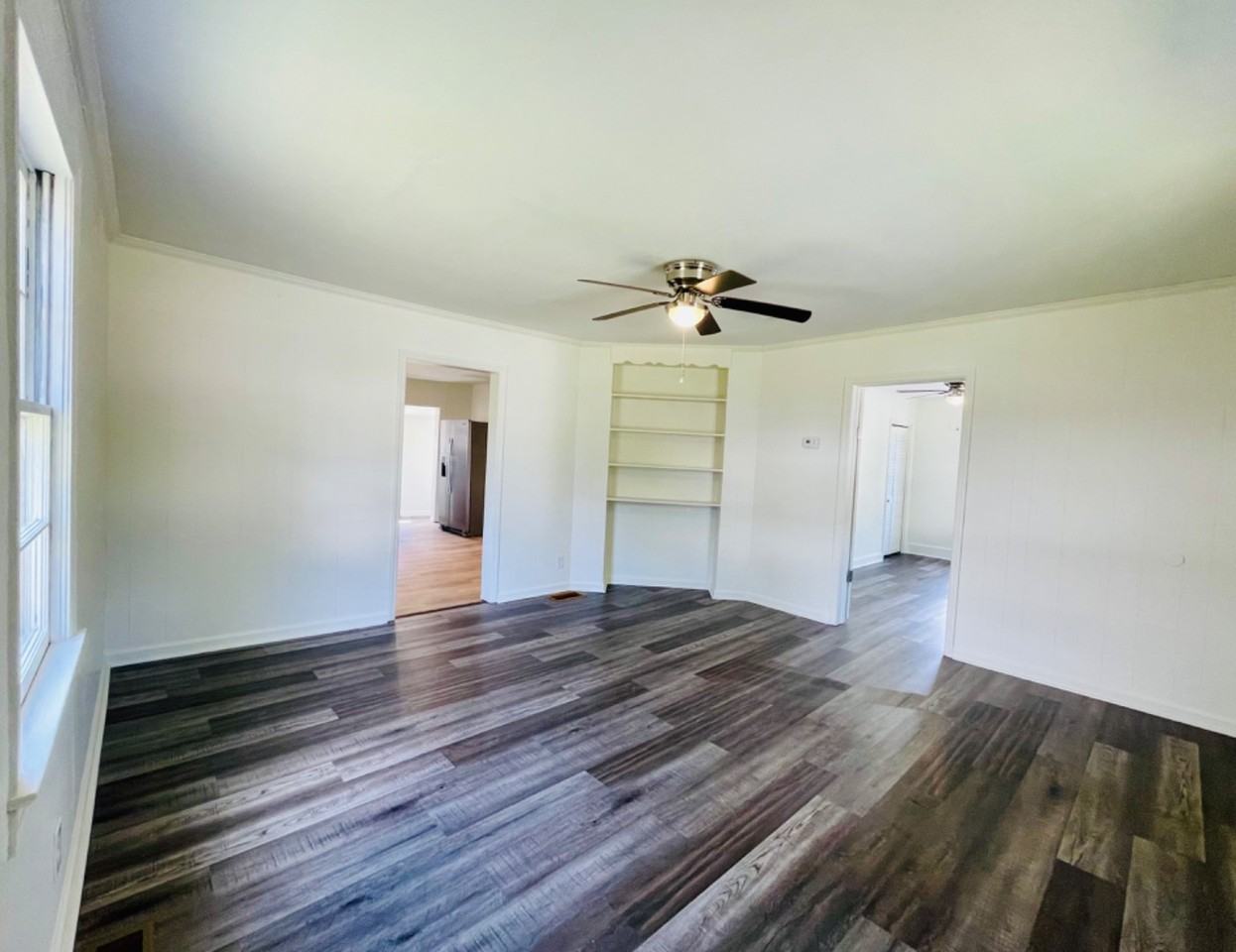 383 Wesley St - Photo 6 of 20